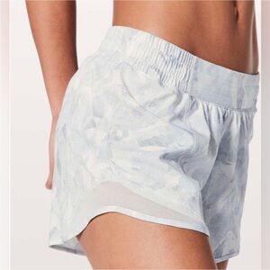 Lululemon Hotty Hot Short II Jasmine White Multi / White 6